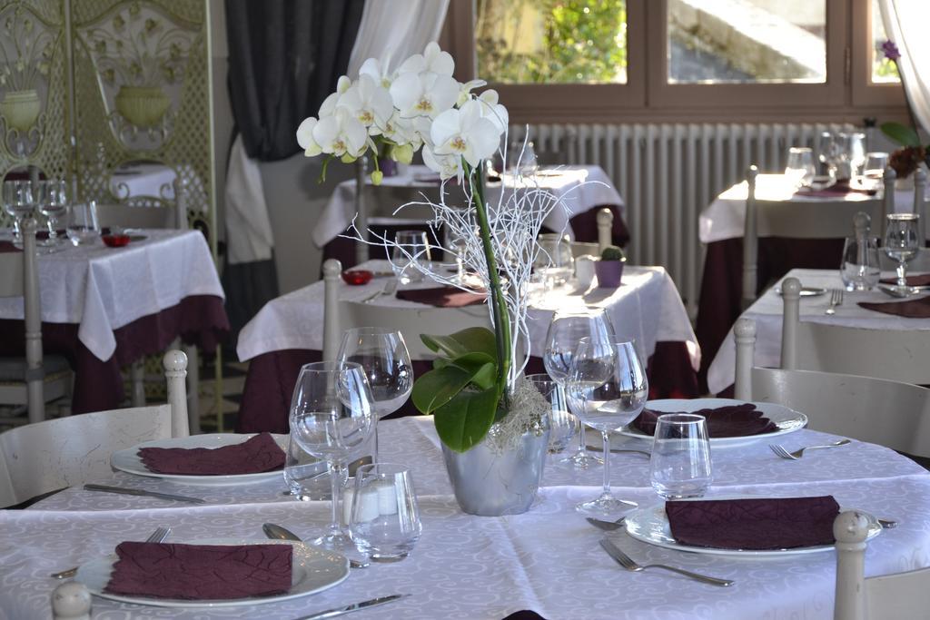 Hotellerie De L'Esplanade Rians  Екстериор снимка