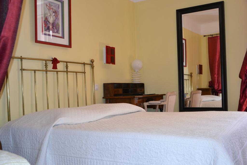 Hotellerie De L'Esplanade Rians  Стая снимка