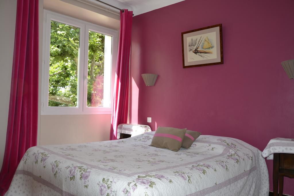 Hotellerie De L'Esplanade Rians  Екстериор снимка
